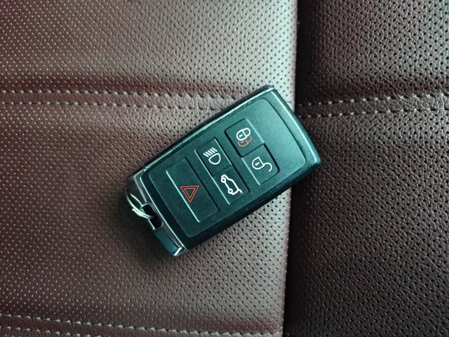 Land Rover Range Rover Evoque — Фото автомобиля 3