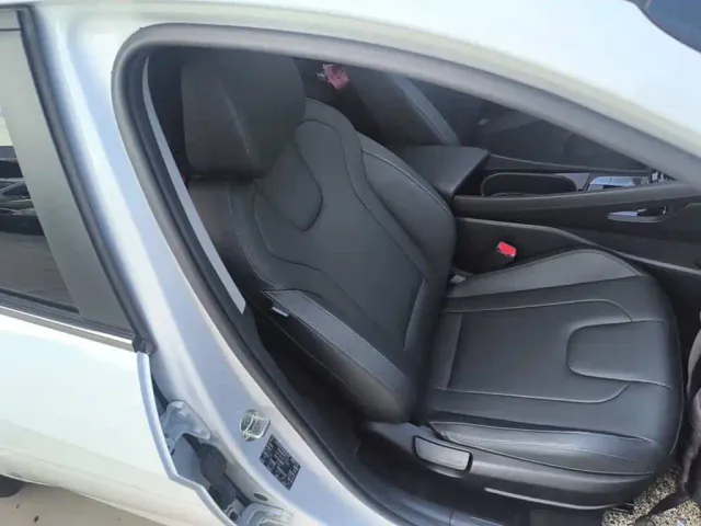 Hyundai Elantra — Фото автомобиля 24