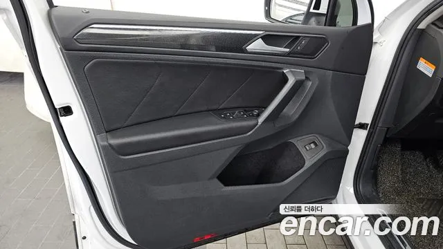 Volkswagen Tiguan Tiguan 2 поколение 2.0 TDI 4Motion Premium — Фото автомобиля 22
