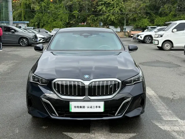 BMW i5 — Фото автомобиля 2
