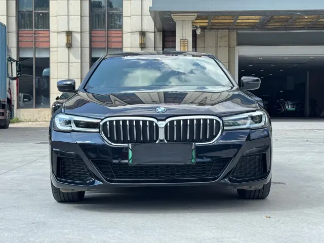 BMW 5 Series — Фото автомобиля 2