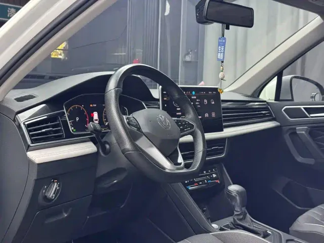 Volkswagen Tiguan L — Фото автомобиля 6