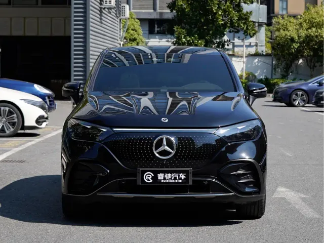 Mercedes-Benz EQE SUV — Фото автомобиля 2