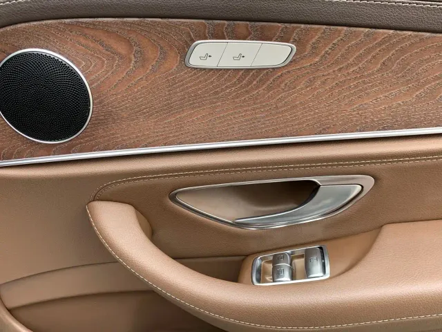 Mercedes-Benz E-Class — Фото автомобиля 29