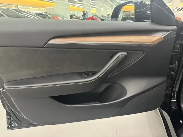 Tesla Model 3 — Фото автомобиля 7