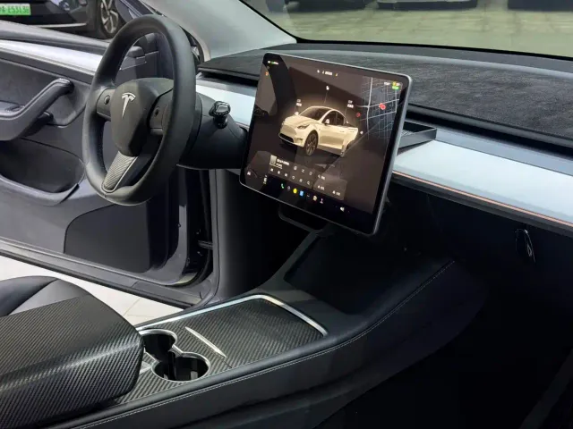Tesla Model Y — Фото автомобиля 18