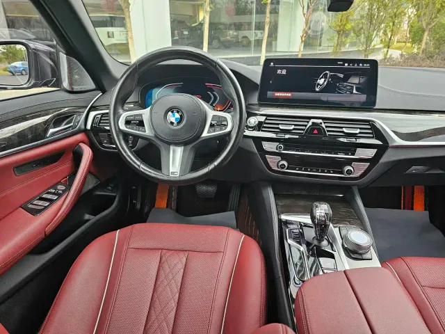 BMW 5 Series — Фото автомобиля 9