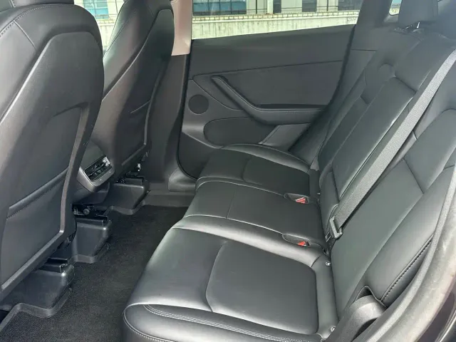 Tesla Model Y — Фото автомобиля 15