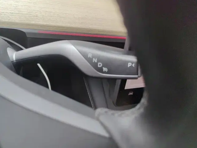 Tesla Model Y — Фото автомобиля 16