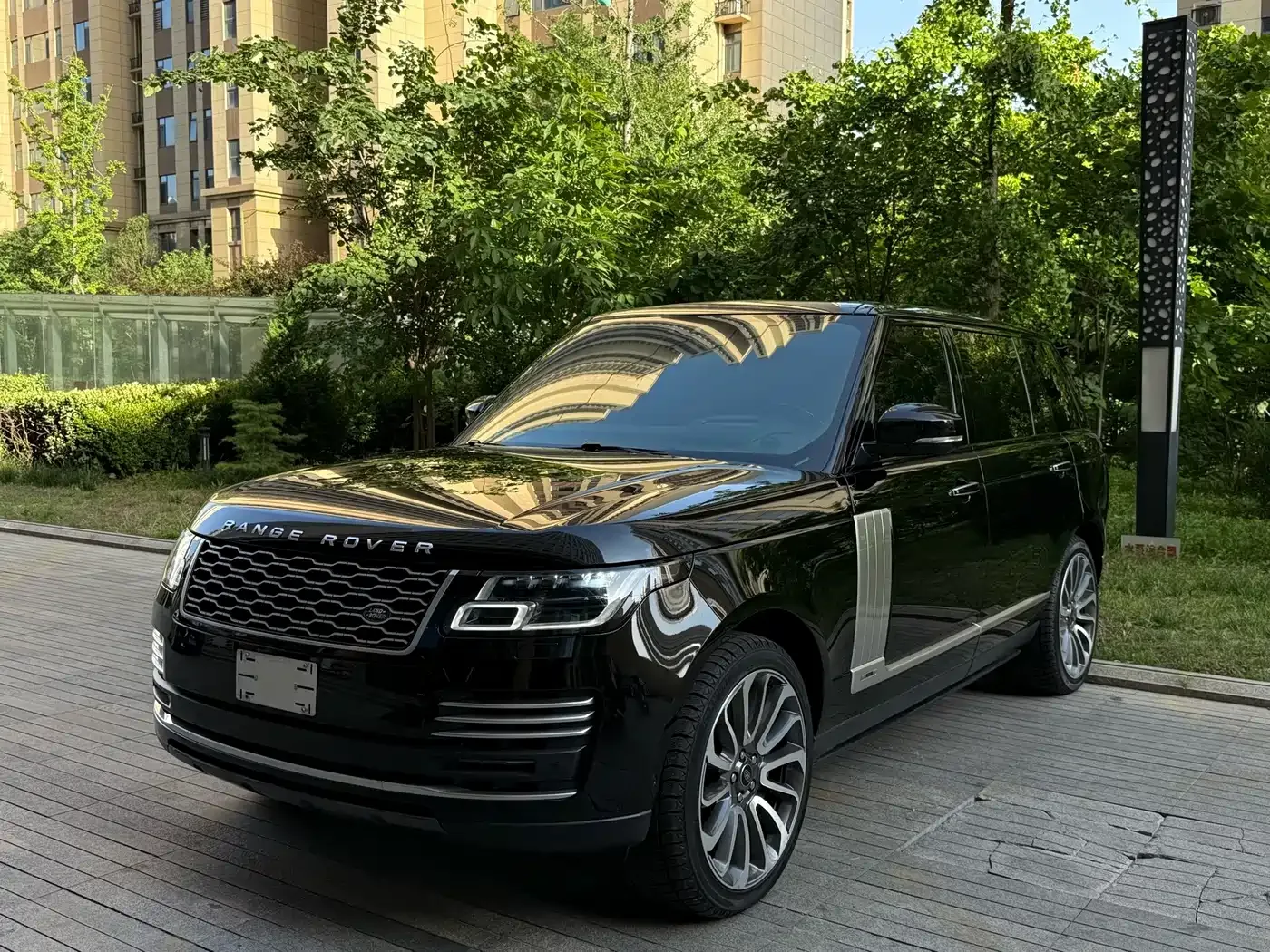 Land Rover Range Rover 2022 3.0 L6 400PS Prestige Genesis Extended Edition — Фото автомобиля 2