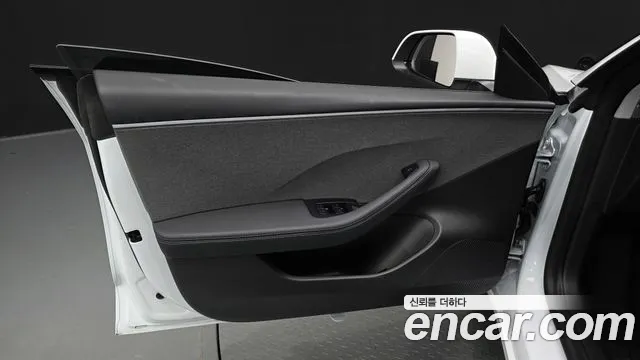 Tesla Model 3 — Фото автомобиля 13