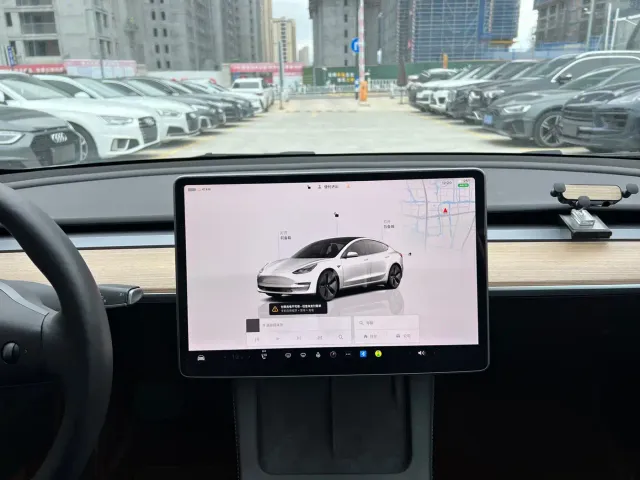Tesla Model 3 — Фото автомобиля 19