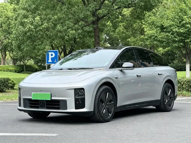 Фотография автомобиля — Li Auto i6