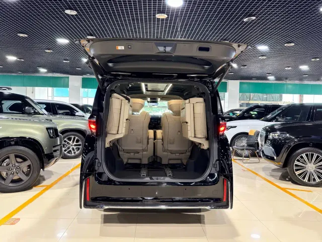 Toyota Vellfire — Фото автомобиля 13