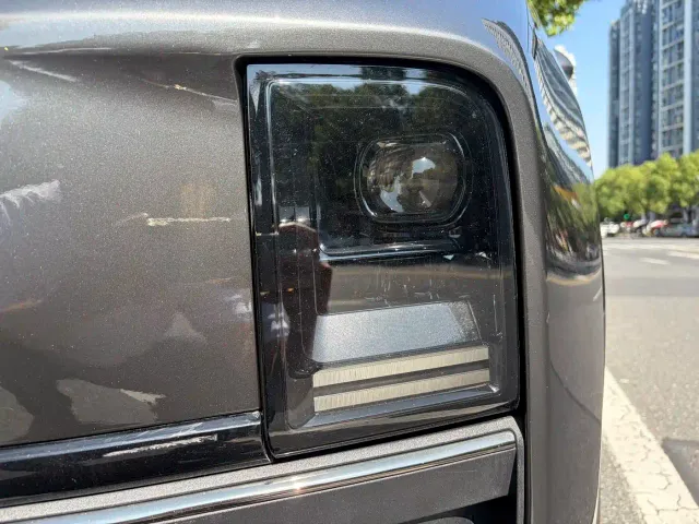 Li Auto L8 — Фото автомобиля 14