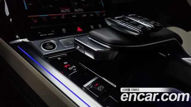 Audi e-tron — Фото автомобиля 9