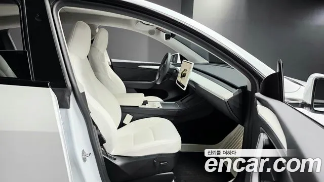Tesla Model Y — Фото автомобиля 18