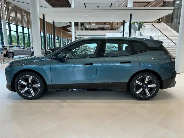 BMW iX — Фото автомобиля 6