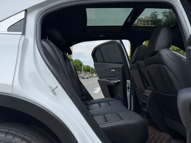 Cadillac XT4 — Фото автомобиля 24