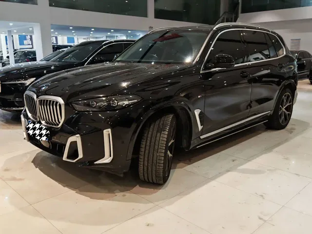 Фотография автомобиля — BMW X5