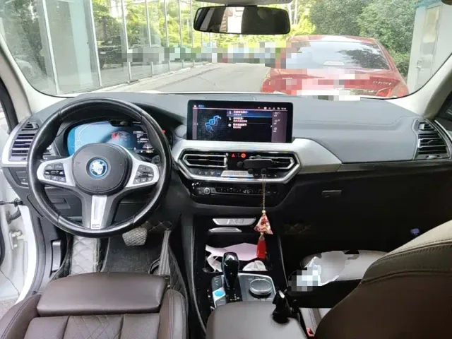 BMW iX3 — Фото автомобиля 13