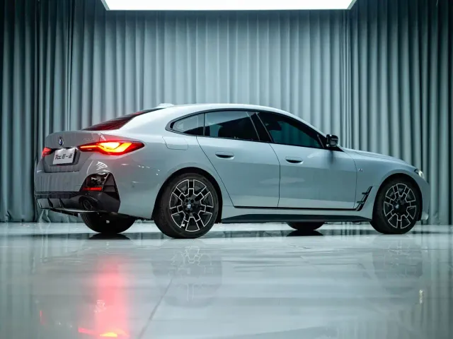 BMW BMW 4 Series 2024 430i Gran Coupe M Sport Shadowline Package — Фото автомобиля 9