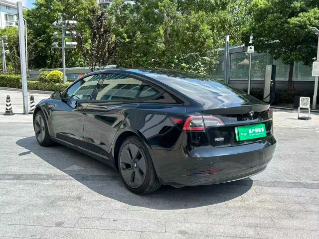 Tesla Model 3 — Фото автомобиля 8