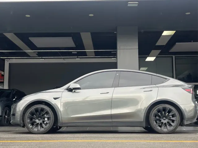 Tesla Model Y — Фото автомобиля 5
