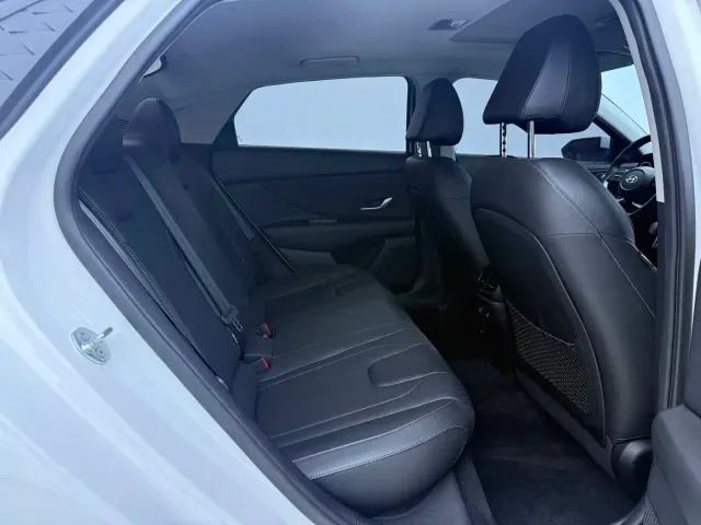 Hyundai Elantra — Фото автомобиля 23