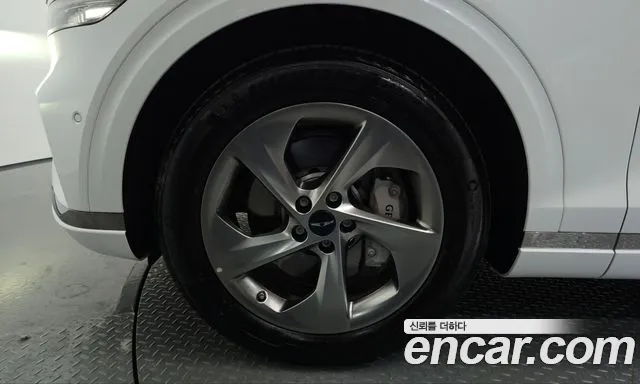 Genesis GV70 — Фото автомобиля 5