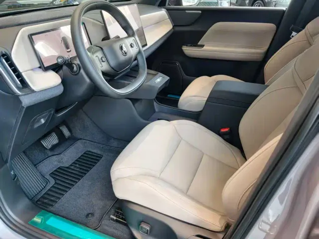 Volvo XC70 Plug-in Hybrid — Фото автомобиля 6