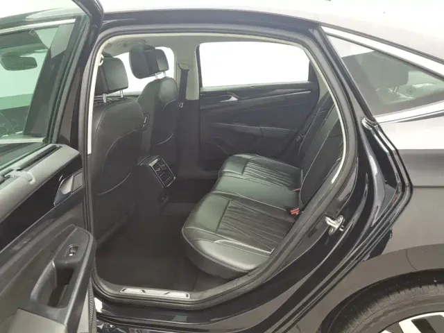 Volkswagen Passat — Фото автомобиля 15