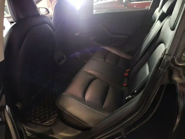 Tesla Model 3 — Фото автомобиля 16