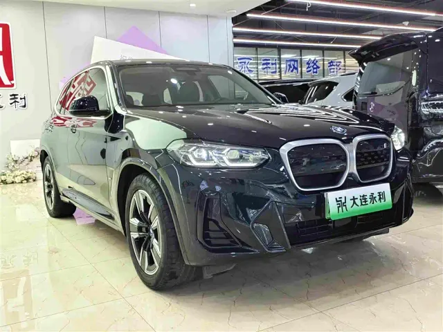 BMW iX3 — Фото автомобиля 3