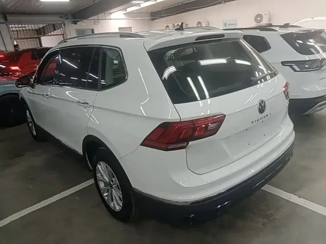Volkswagen Tiguan L — Фото автомобиля 4