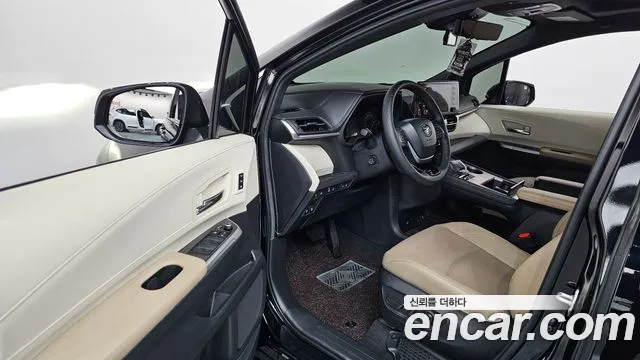 Toyota Sienna — Фото автомобиля 10