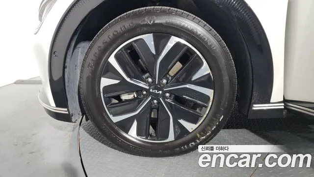 Kia EV6 — Фото автомобиля 5
