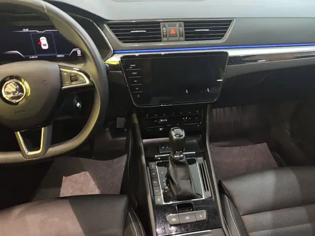 Skoda Superb — Фото автомобиля 12