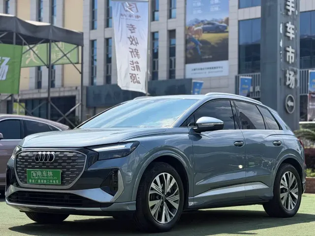 Фотография автомобиля — Audi Q4 e-tron