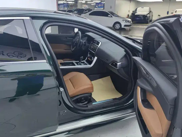 Jaguar XEL — Фото автомобиля 8