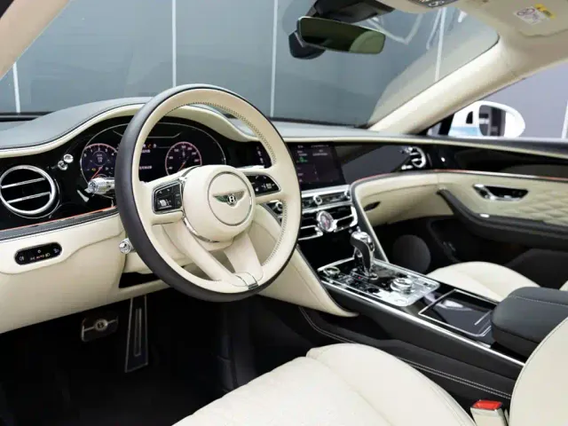 Bentley Flying Spur — Фото автомобиля 9