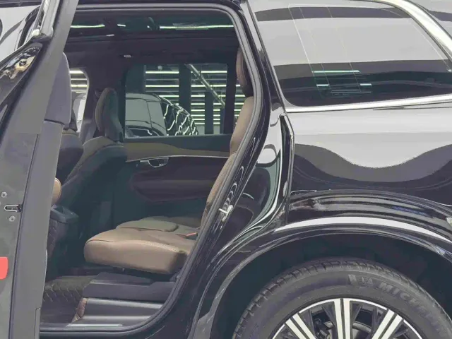 Volvo XC90 — Фото автомобиля 9