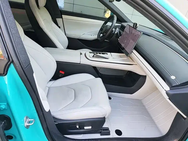 Xiaomi SU7 — Фото автомобиля 24
