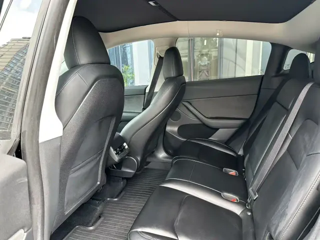 Tesla Model Y — Фото автомобиля 4
