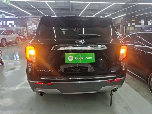 Ford Explorer — Фото автомобиля 5