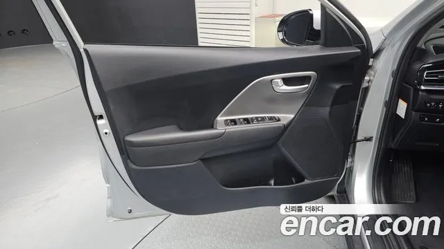 Kia Niro — Фото автомобиля 13