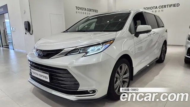 Фотография автомобиля — Toyota Sienna 4th Gen