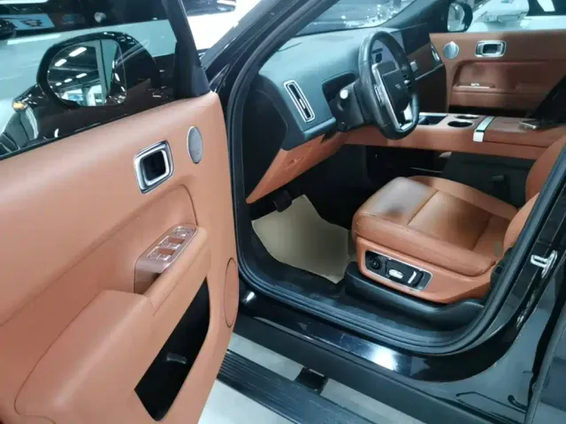 Li Auto L8 — Фото автомобиля 15