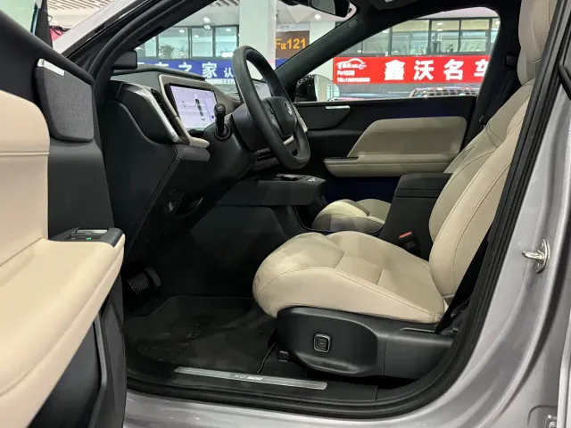 Volvo XC70 Plug-in Hybrid — Фото автомобиля 10