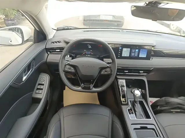 Roewe i5 — Фото автомобиля 10